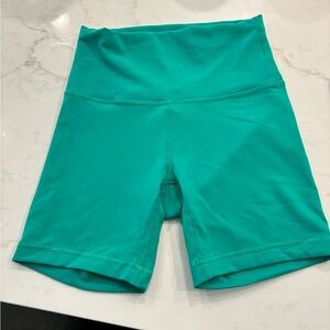 LuLulemon Wunder Train High-Rise Short -size 4